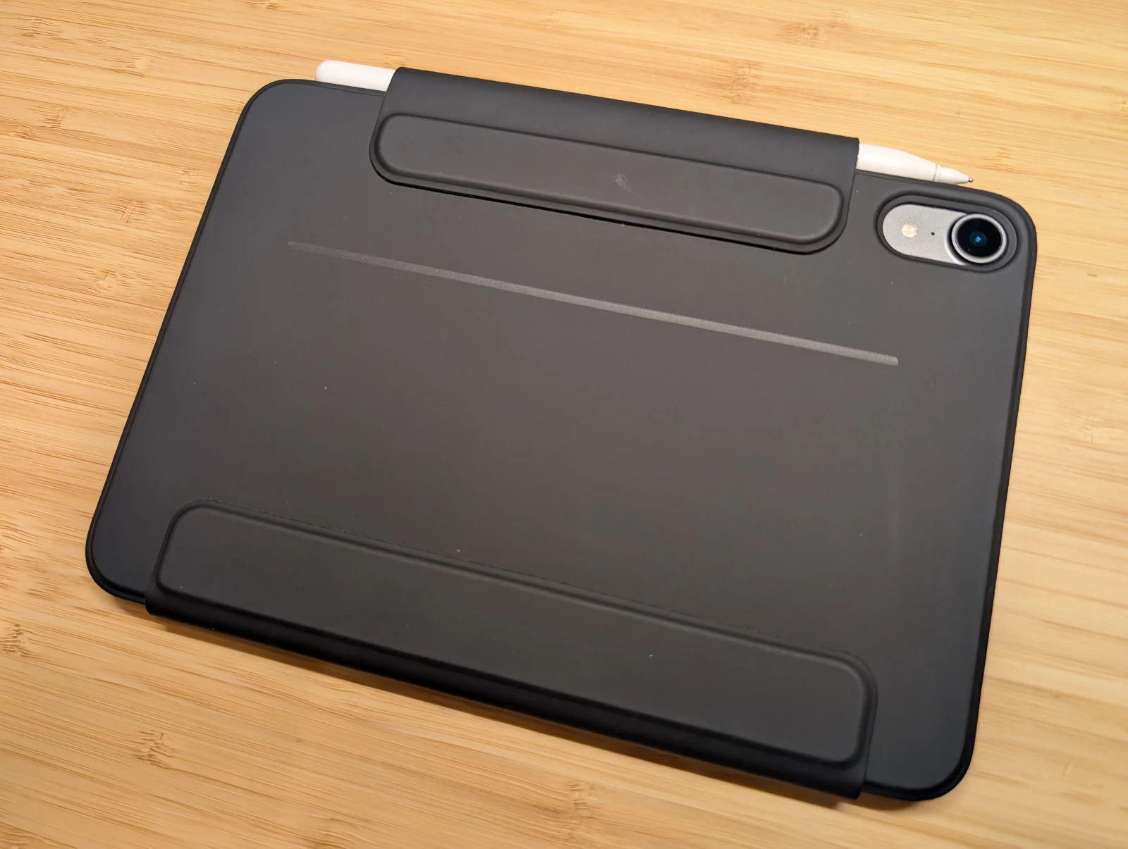 【美品・純正カバー付き】iPad Air 2 16GB Apple純正カバー付属 レビュー】iPad Air 2 Smart Case：アップル純正の本革製・スタンド