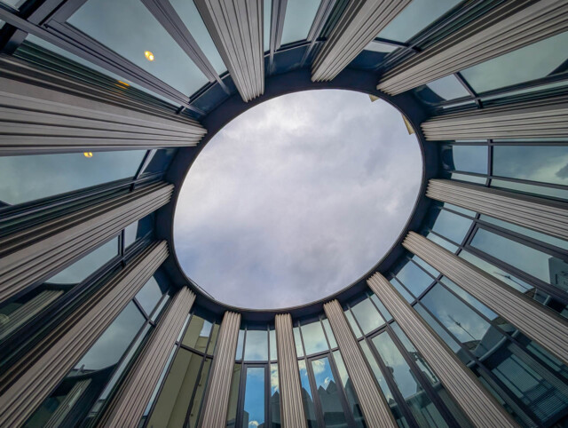 松濤美術館の吹き抜け